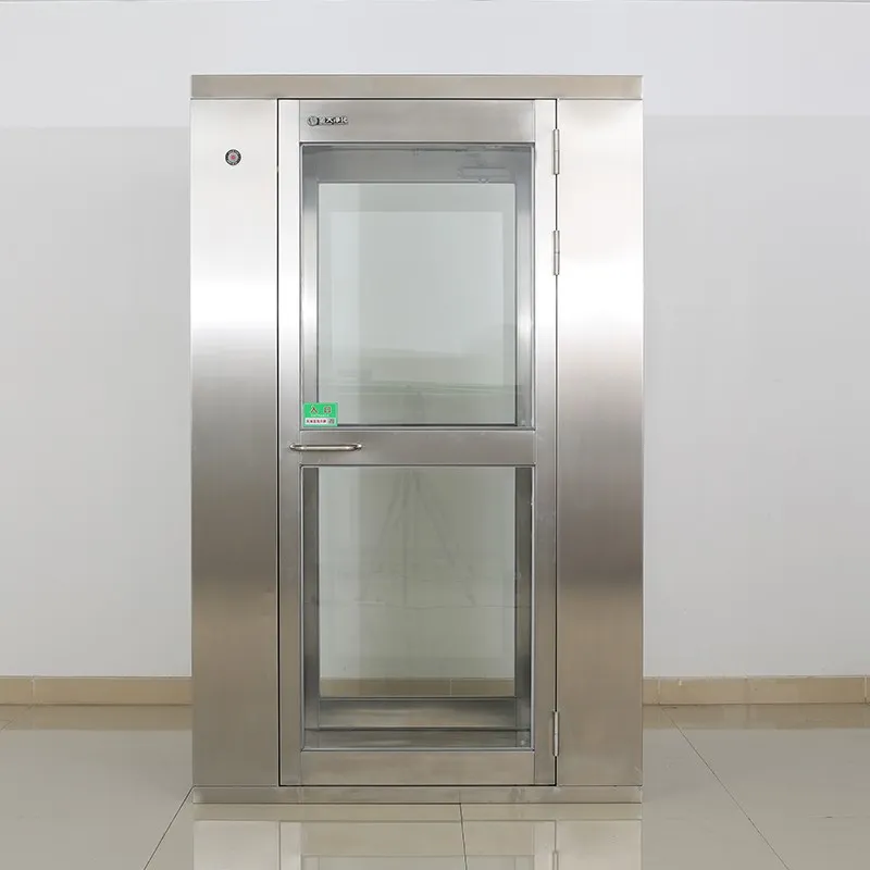 Aký je rozdiel medzi vzduchovou sprchou a Airlock?